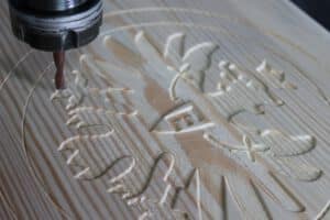 Holz-Fräsen, Holz CNC fräsen lassen, Holzgravur, Logo Gravur Holz, Details